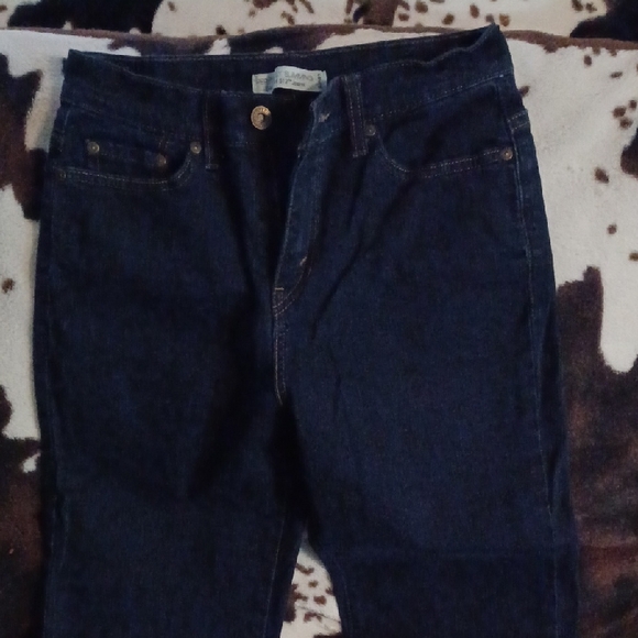 Levi's Blue Boot Cut Jeans with Iconic Design - Picture 5 of 7